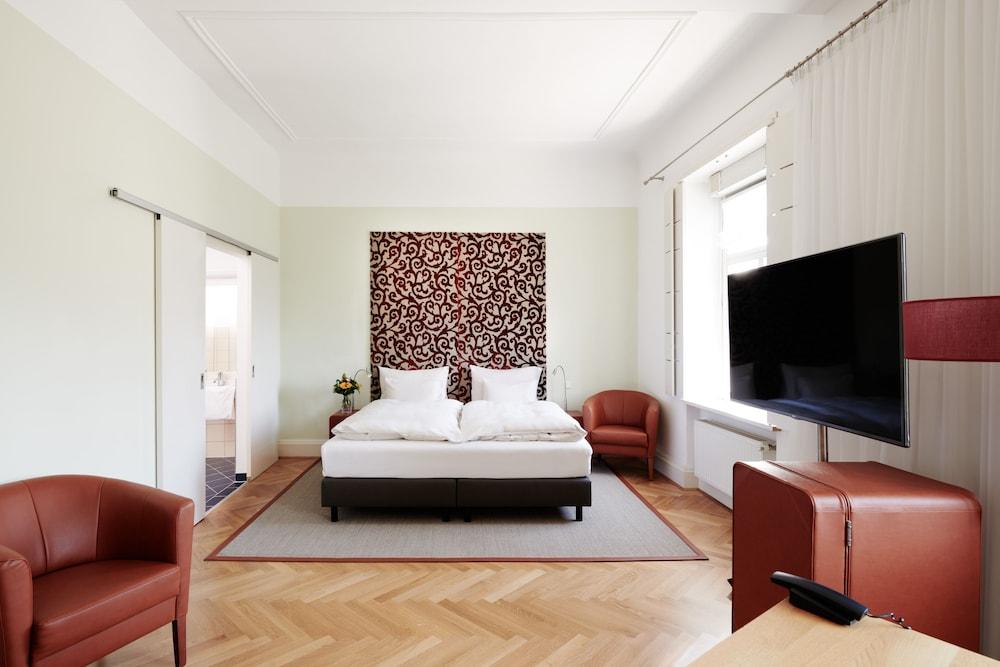 Weitzer Hotel